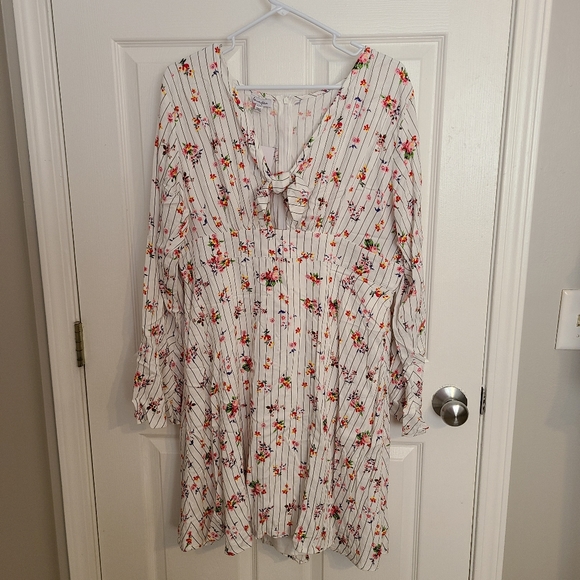 White Floral Dress with Flowy Sleeves - Picture 1 of 3